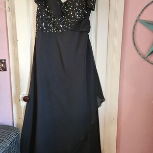 Chic Strapless Black Dress with Embellished Bodice